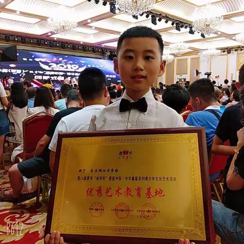 在全国上千家的参赛机构中,东方硕口才被评为"优秀艺术教育基地"东方